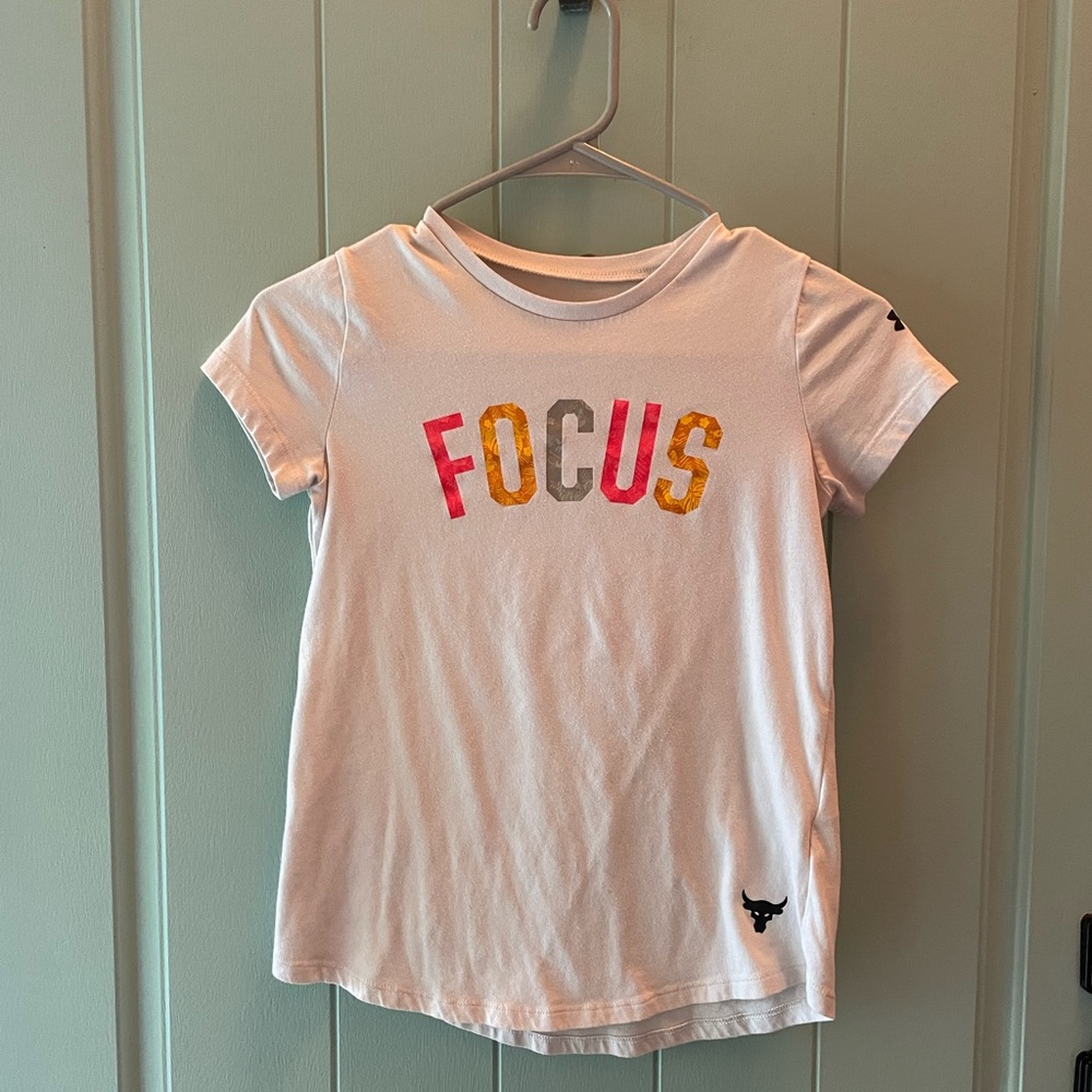 VGUC Under Armour youth shirt — size M
